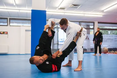 BJJ-Technik: Guard-Position mit Partner