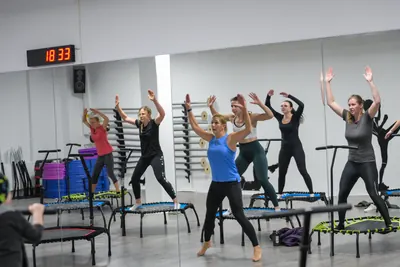 Jumping-Kurs in voller Aktion