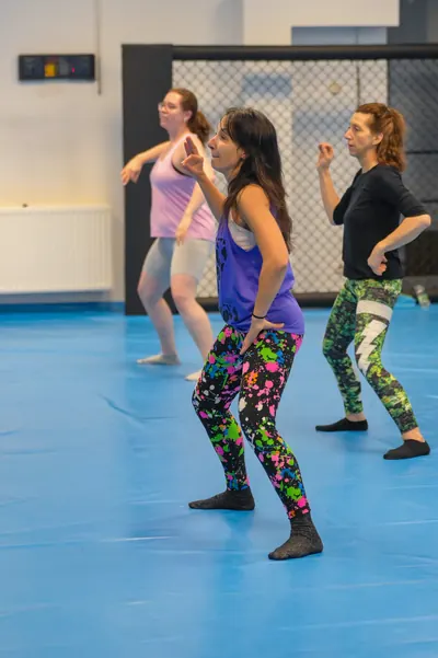 Tanz-Workout auf der Matte
